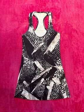 Lululemon Black White Abstract Racerback Athletic Tank Top
